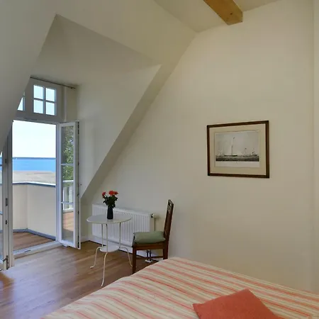 Apartment Im Zweiten Obergeschoss Des Gutshauses Neuenkirchen (Landhagen)