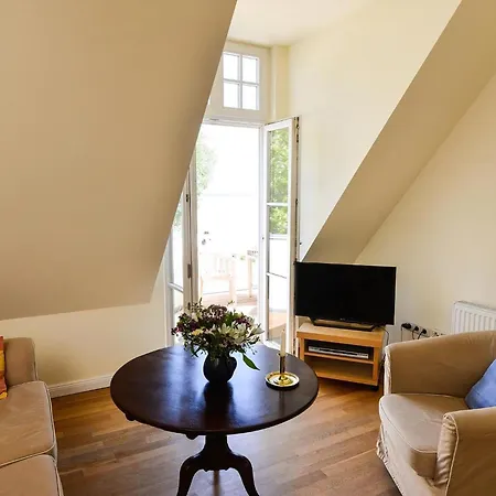 Apartment Im Zweiten Obergeschoss Des Gutshauses *