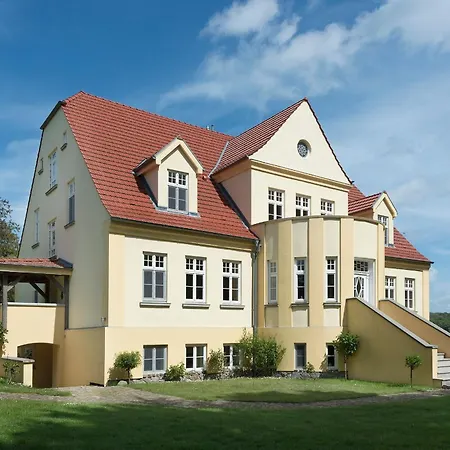 Apartment Im Zweiten Obergeschoss Des Gutshauses
